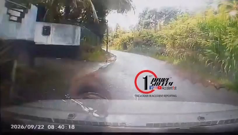 පාර දෙපැත්තේ නවත්තගෙන කෝප්පයක් හෝදනවා වගේ