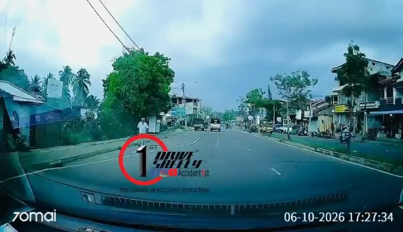 In Suriyawewa city, without looking at signal lights or side mirrors, the motorcycle collided with a cab that turned at the same time and overturned: How the rider saved his life on Dashcam