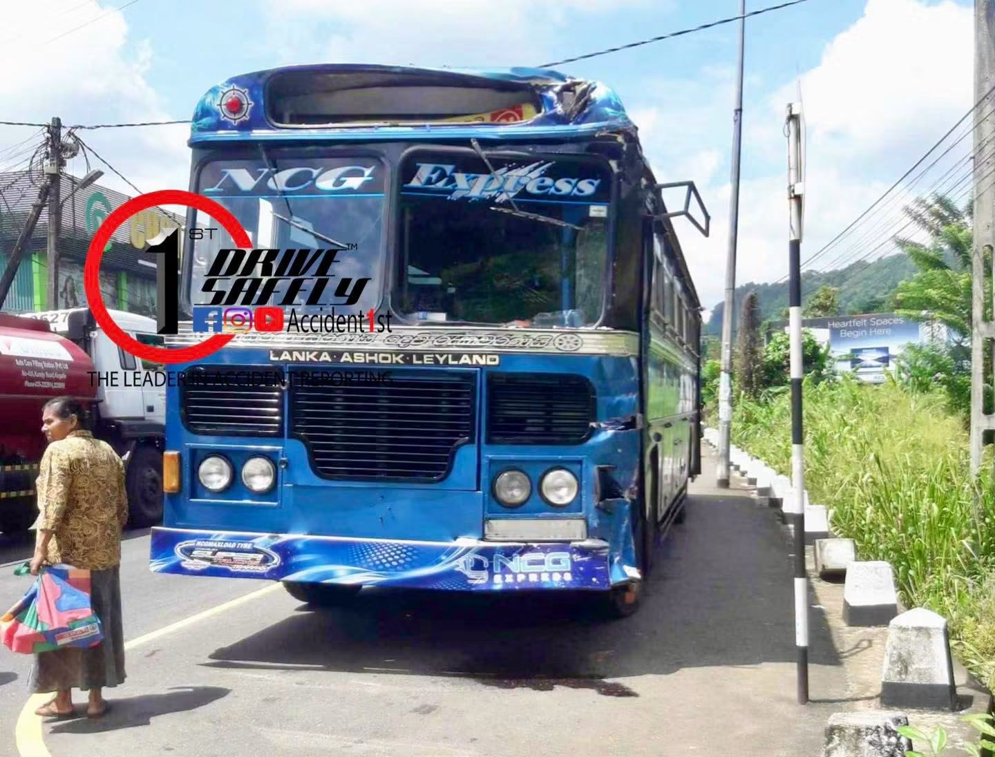 Private bus crashes behind S.L.T.B. bus in Warakapola city centre