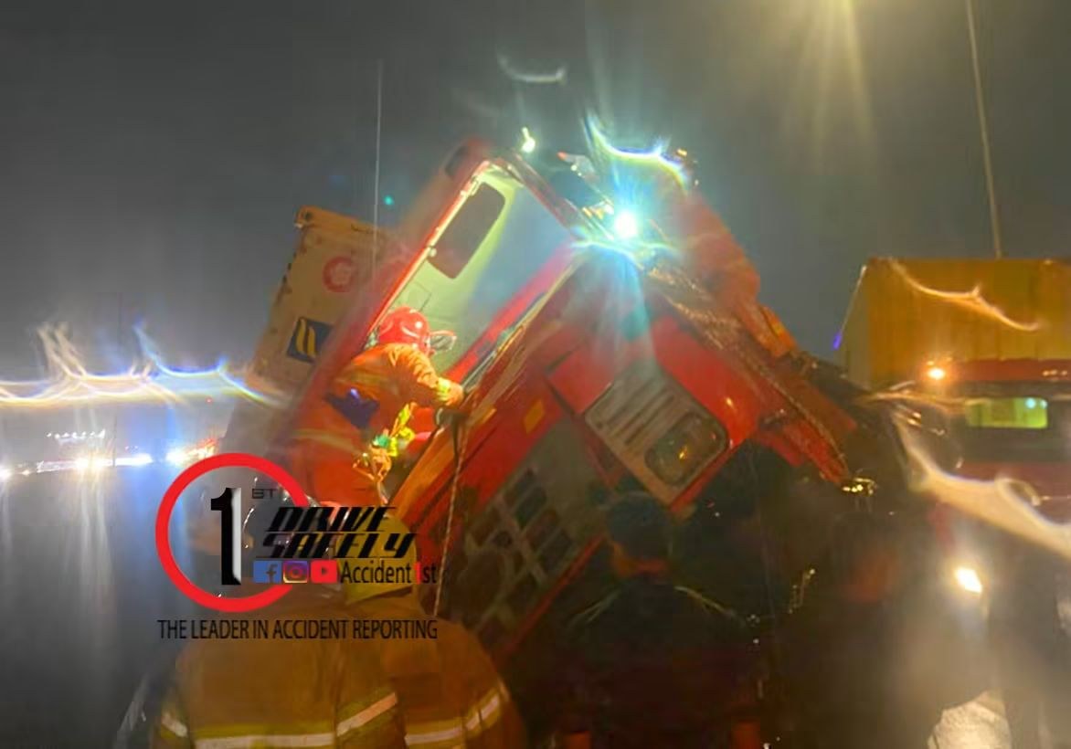 A container prime mover running from Iggurukade towards Orugudawatta overturned on the Colombo Port Entrance Expressway causing a serious accident: an immediate rescue operation by the fire brigade