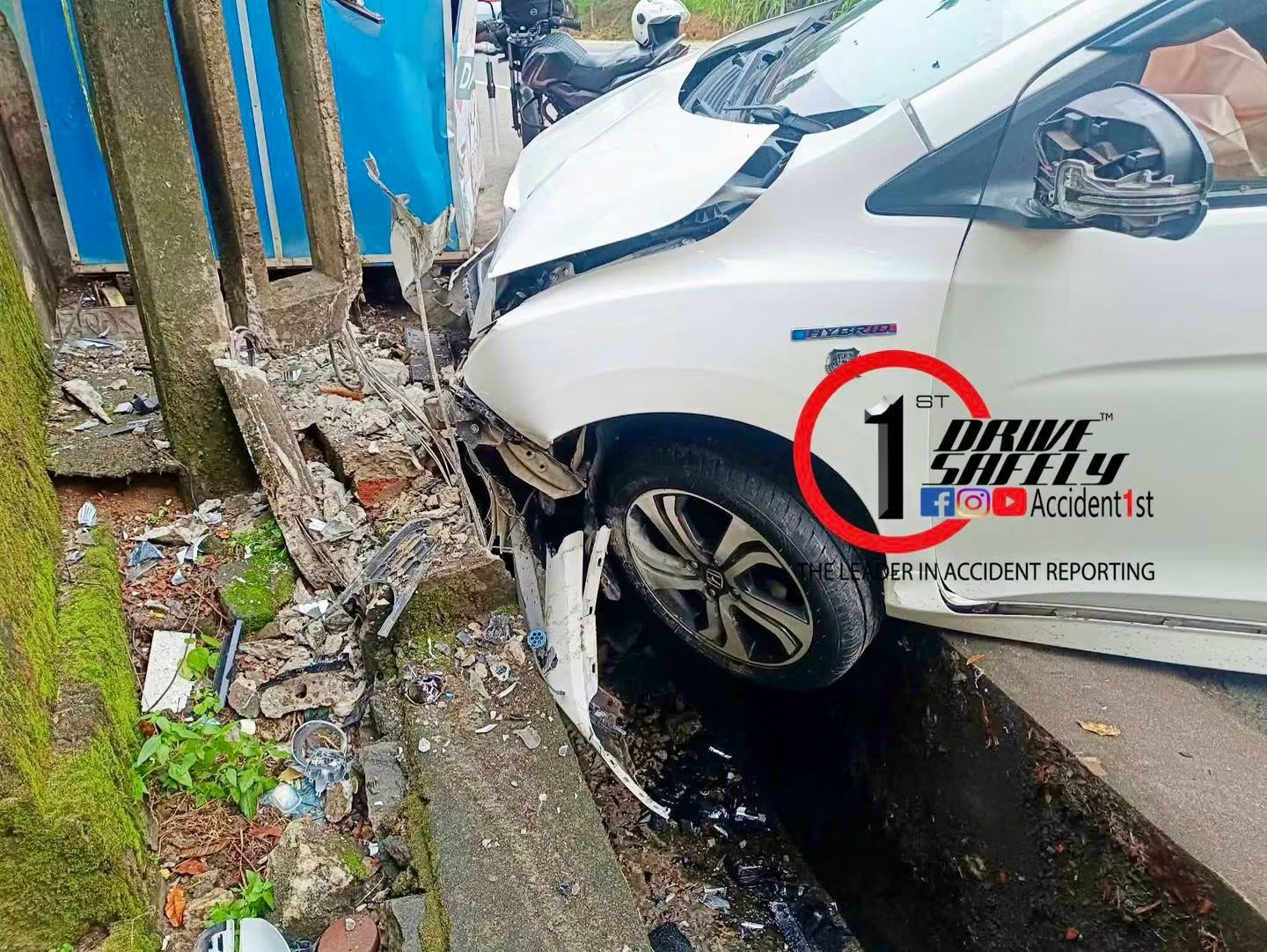 On the Negombo-Kurunegala road, a Honda Grace car collided with a shop in Dambadeniya where the driver lost control due to sleepiness.
