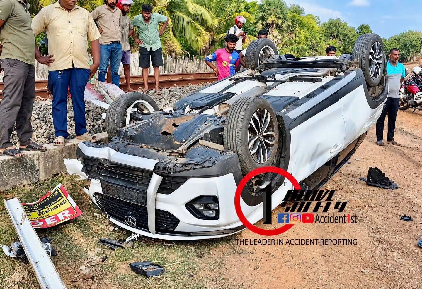 A car crashes into a power pole and overturns near the railway line at Ittavil between Muhamalei and Elutumattuwal on the A9