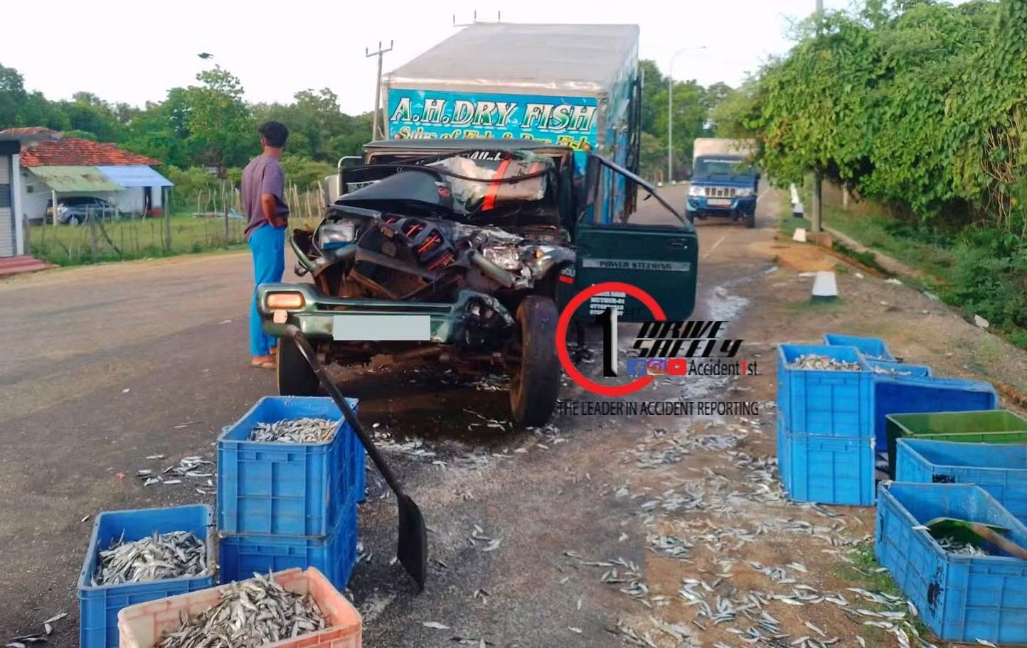 A fish transport bolero collided with a Tata cab on the Trincomalee-Pulmude road near Kuchchaveli Pudavaikattu bridge.