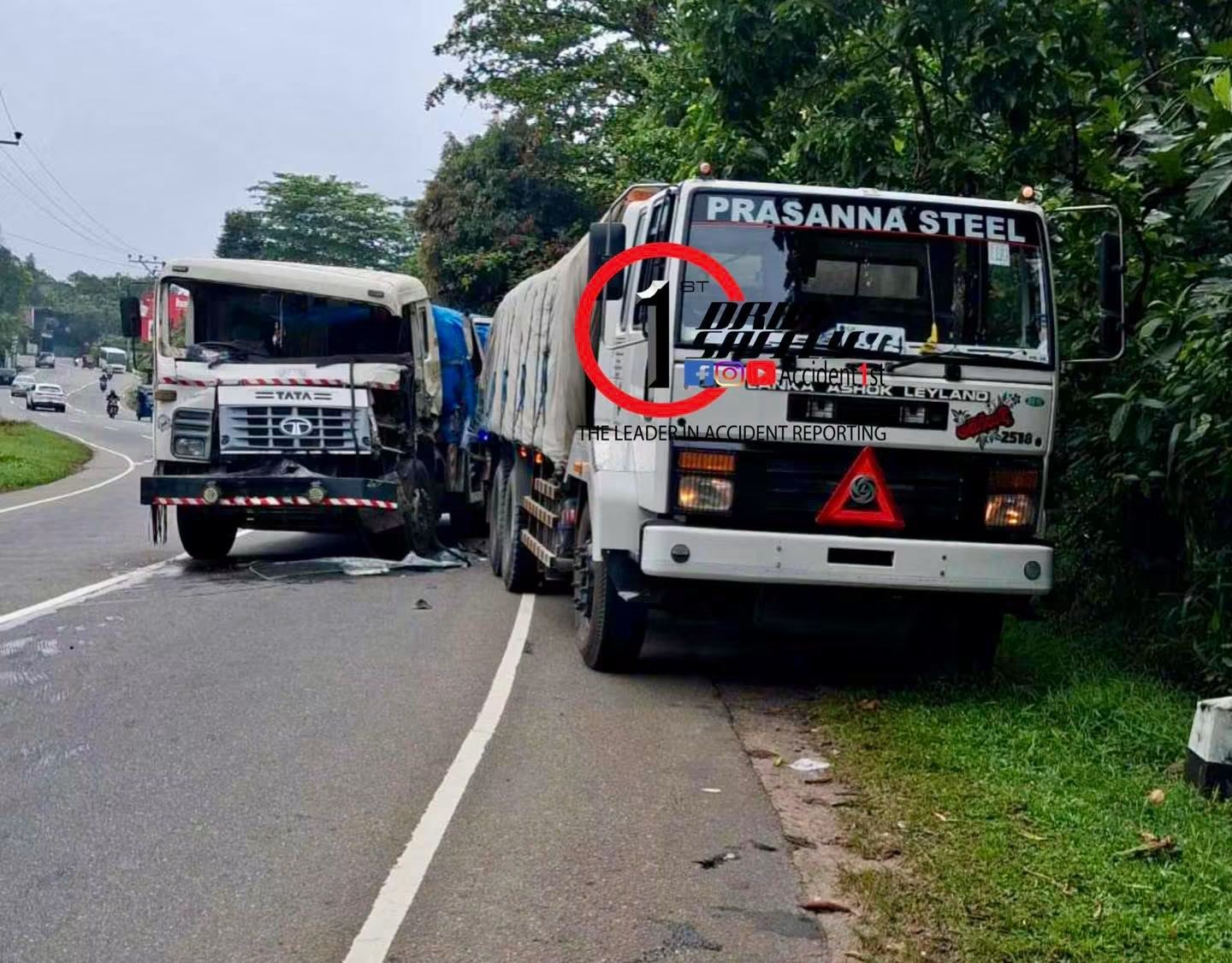 A heavy goods lorry whose brakes were not working collided with a lorry parked in front of it at Thiruwanakati on the Colombo-Badkalpuwa A4 road, an accident: the assistant is in hospital