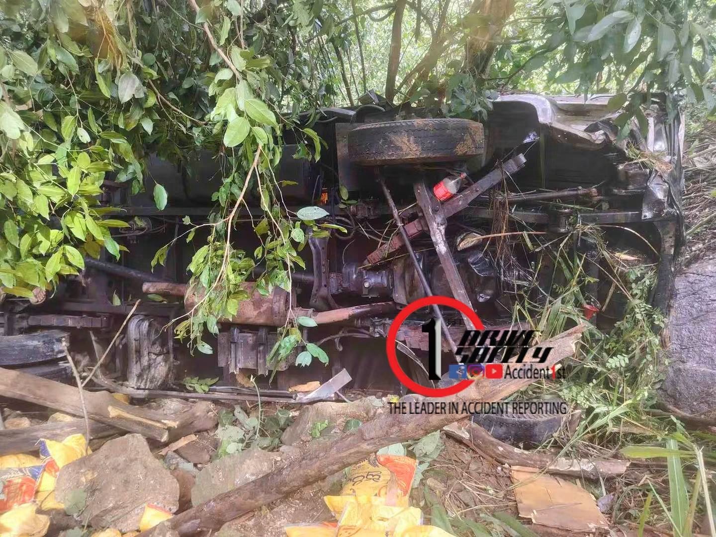 A lorry loaded with rice breaks the guard rail and falls down a 250-feet cliff between Hunnasgiriya and Medamahanuwara on the Kandy-Mahiyangana road: a serious accident