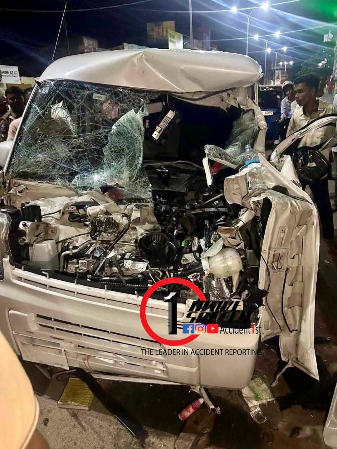 Sudden Tyre Blowout Causes Mini Van to Crash into Parked Lorry in Kalmunai Town, Several Hospitalised