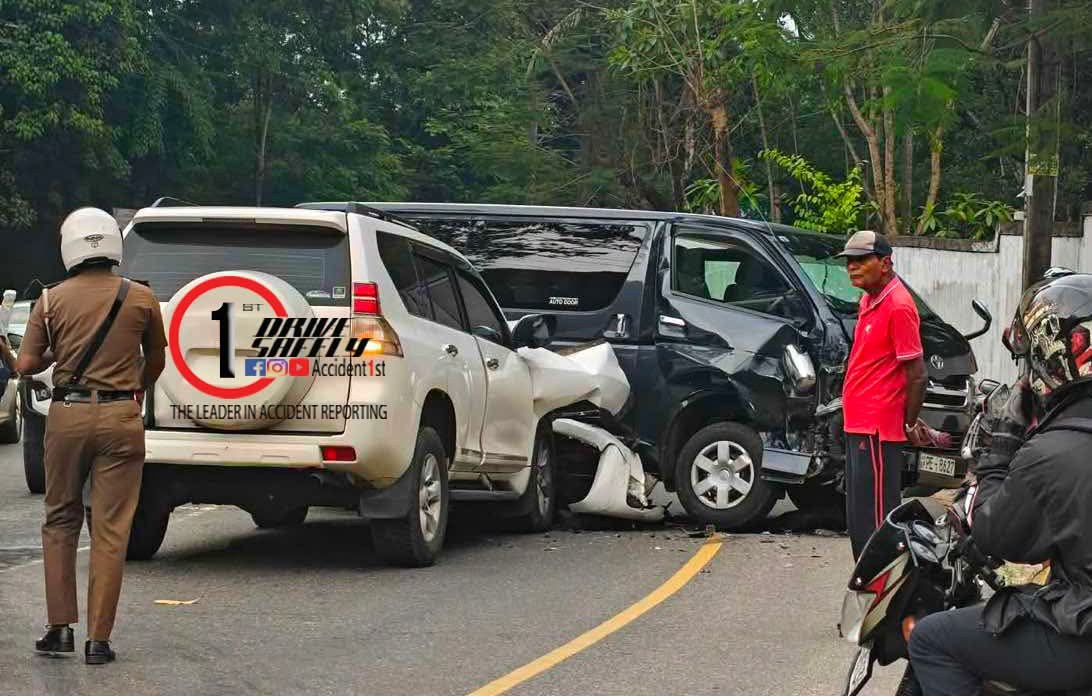 ​An accident involving a Hiace van and a Prado near Athurugiriya Oruvala Hospital: Both vehicles were severely damaged.