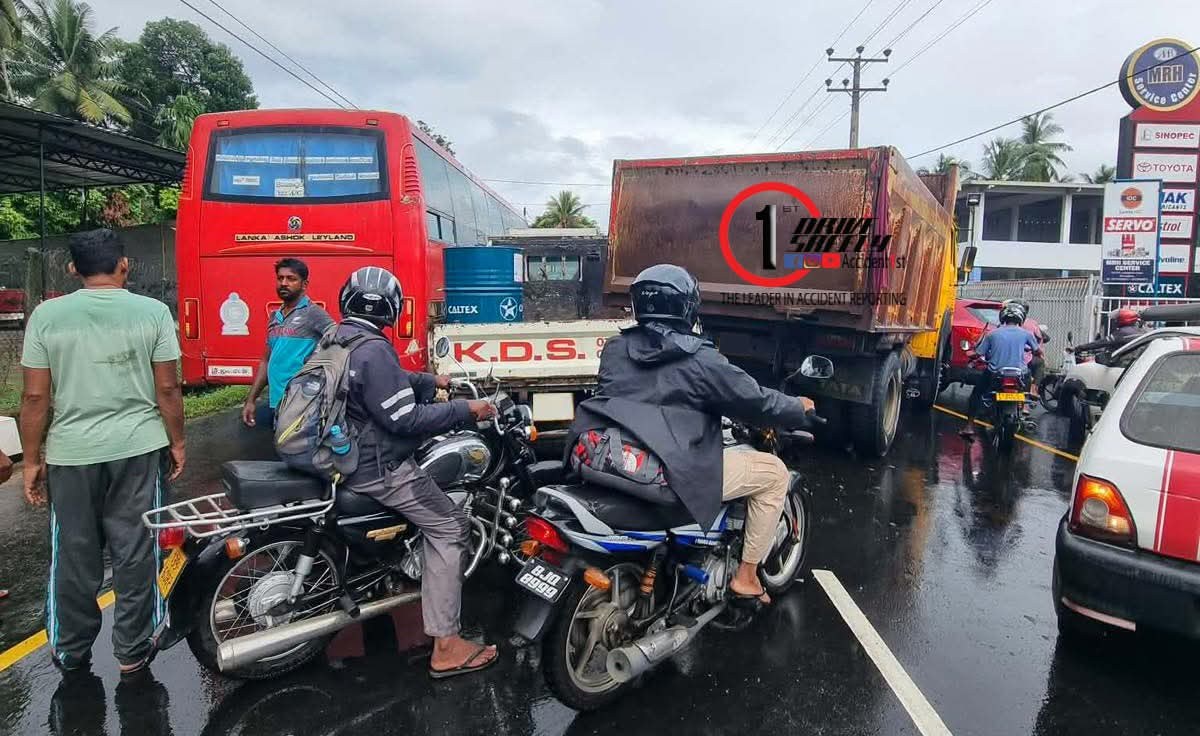 Mini Truck Squeezed Between SLTB Super Bus and Tipper in Habarakada: Heavy Traffic Grips Main Road