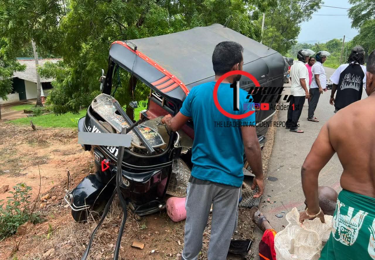 දඹුල්ලේදී ත්‍රිරෝද රථයක් එකවර දකුණට හැරවී යතුරුපැදියක ගැටී අනතුරක්: වාහන දෙකටම දැඩි ලෙස අලාභහානි 