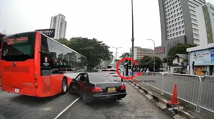 Dashcam Captures Metro Bus and Car Collision Caused by Sudden Lane Change in Narahenpita