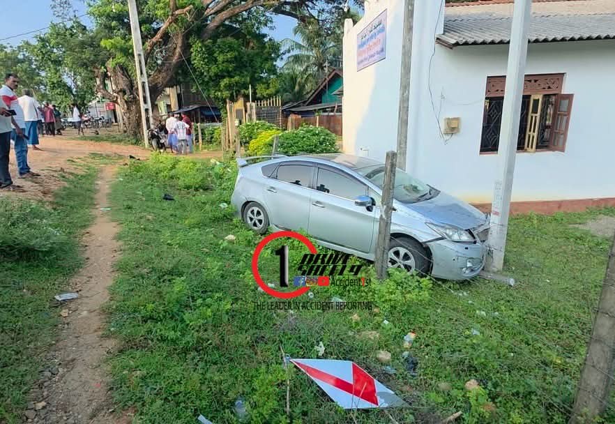 Toyota Prius Loses Control and Crashes into Motorcycle and Utility Pole Following Sudden Tyre Blowout in Mutur
