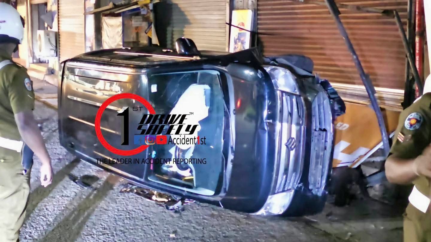 Wagon R Overturns After Striking Store Pillar at Dewata Junction, Galle: Two Women Injured While Children Escape Unharmed